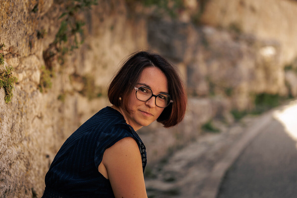portrait sur le bord d'une route